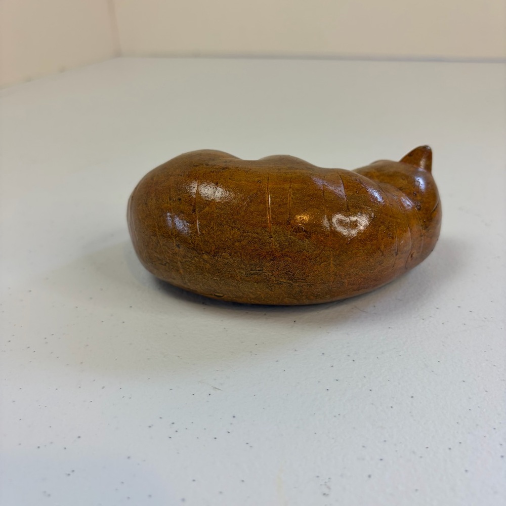 Vintage 90s Sleeping Brown Cat Ceramic Figurine Shelf Sitter Eclectic Decor 90s - Picture 3 of 6